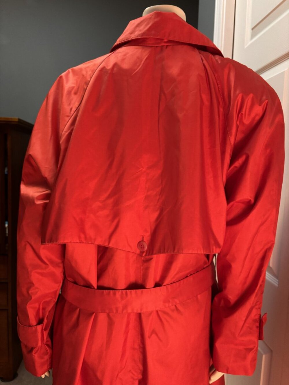 Vintage British Mist Red Trench Coat Belted Size 16 Oversized Power Coat - Picture 5 of 6